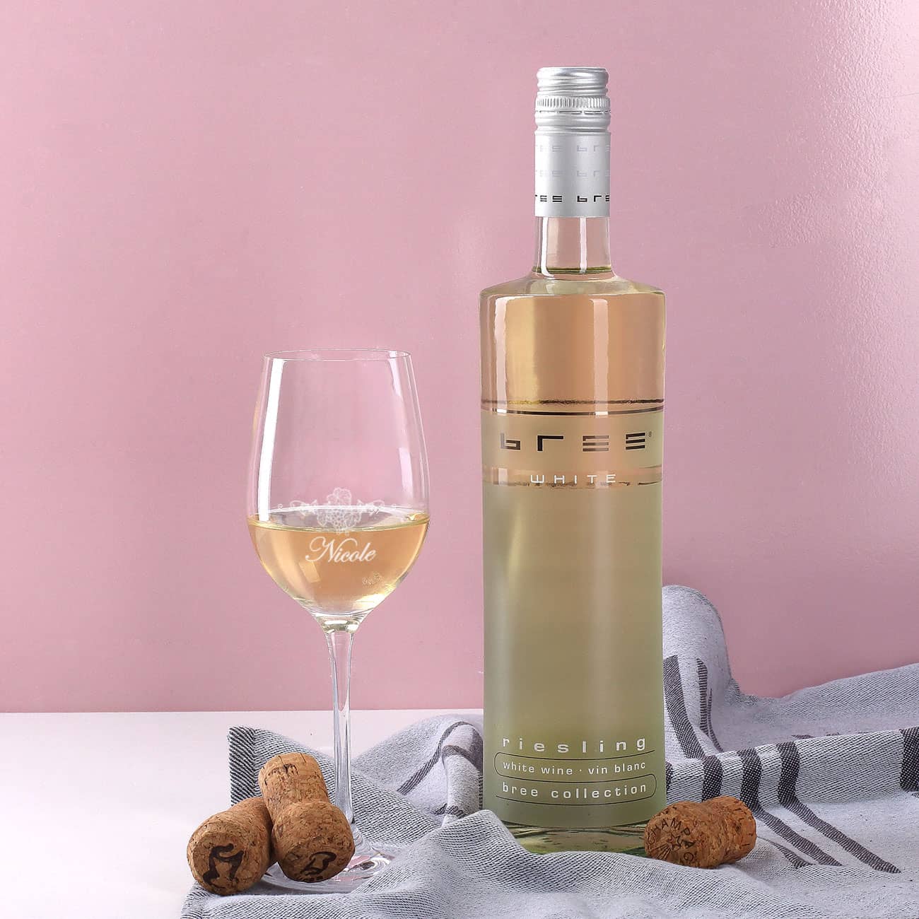 Weinglas mit BREE Weinflasche