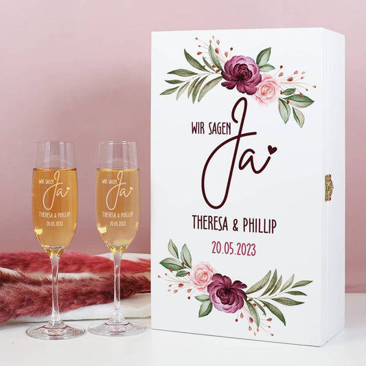 Geschenkset zur Hochzeit mit zwei Sektgläsern mit Gravur und personalisierter Geschenkverpackung