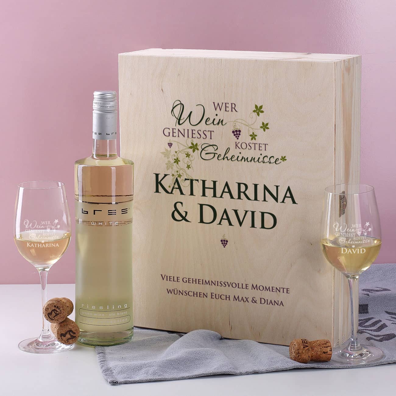 Wein-Geschenkset mit Weinflasche und zwei Gläsern