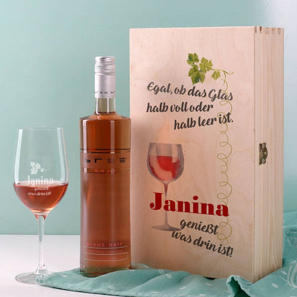 Holzbox, Weinglas und BREE Weinflasche