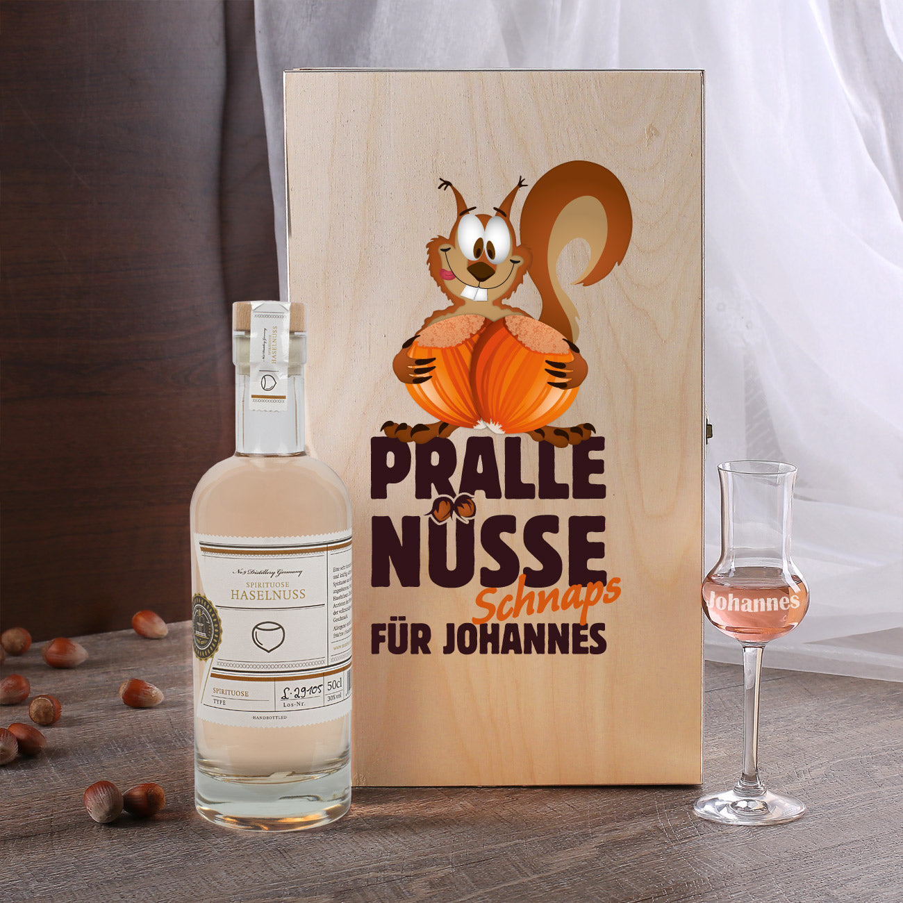 Personalisiertes Geschenkset mit Grappaglas und Haselnussschnaps