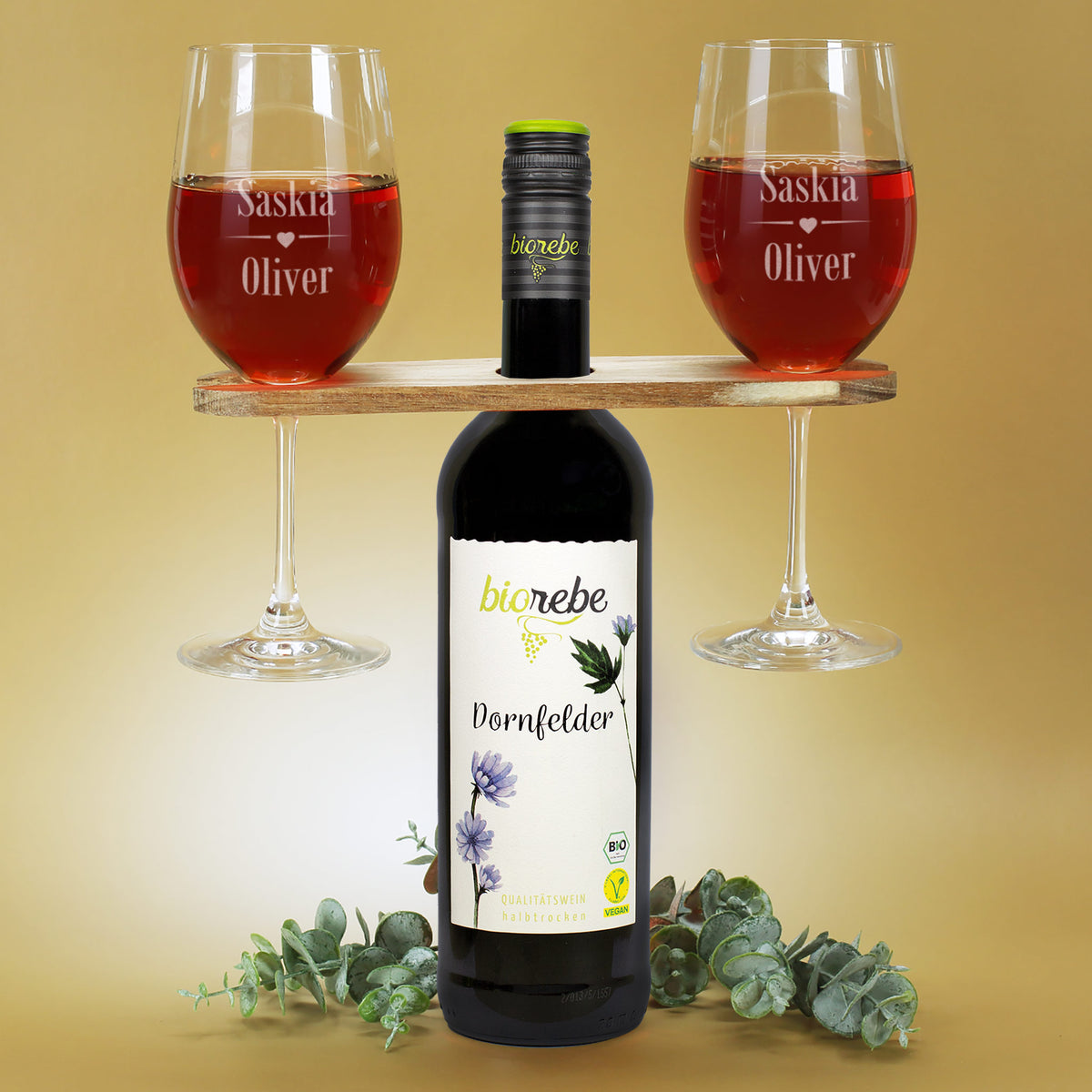 Zwei Rotweingläser mit Namen graviert, Weinbutler und Biorebe Wein | Geschenk für Paare