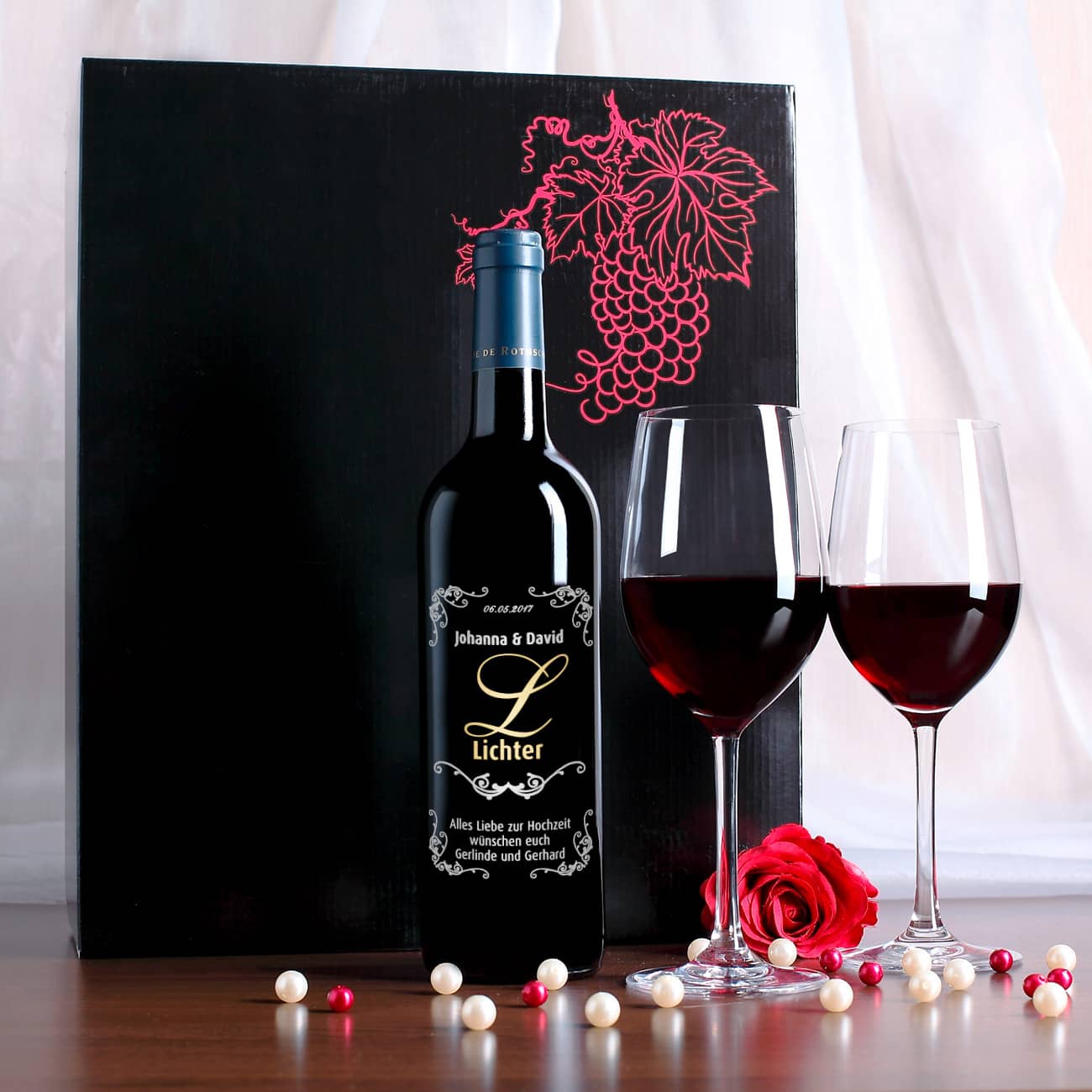 Weingeschenkset zur Hochzeit mit gravierter Weinflasche