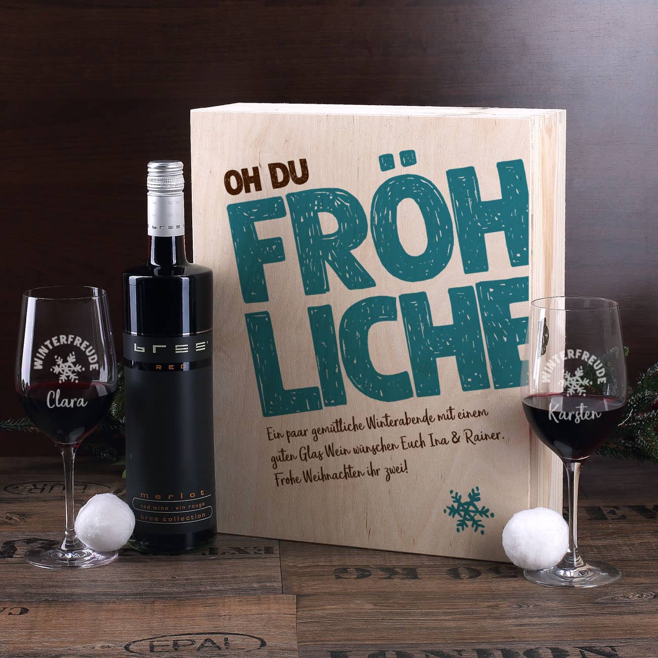 Weihnachtsliches Weinset mit zwei Gläsern