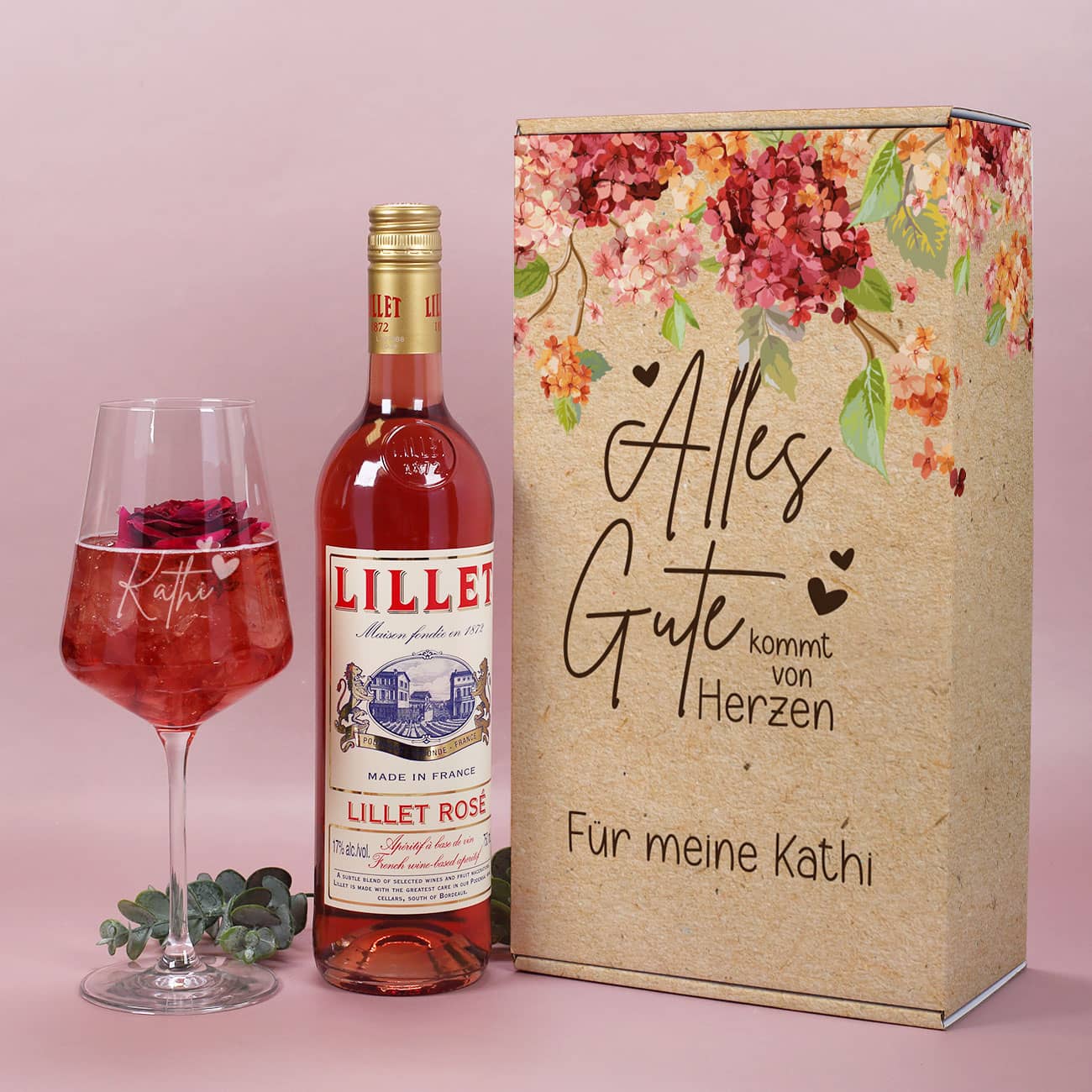 Lillet Geschenkset zum Geburtstag mit gravierten Weinglas und Präsentbox "Alles Gute kommt von Herzen"