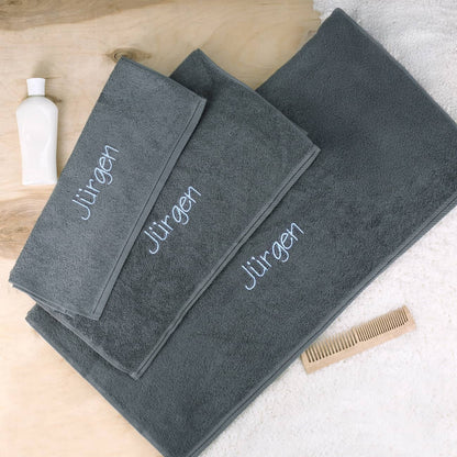 Handtuchset in schiefergrau, 4-teilig mit Namensstick
