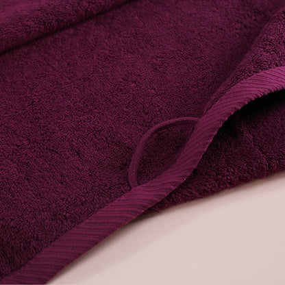 Beste Oma - brombeerfarbenes Handtuch Detail