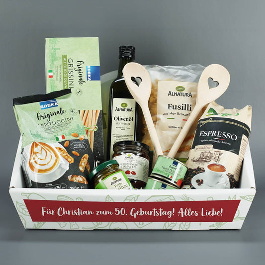 Gefüllter Präsentkorb personalisiert mit einem Text nach Wunsch