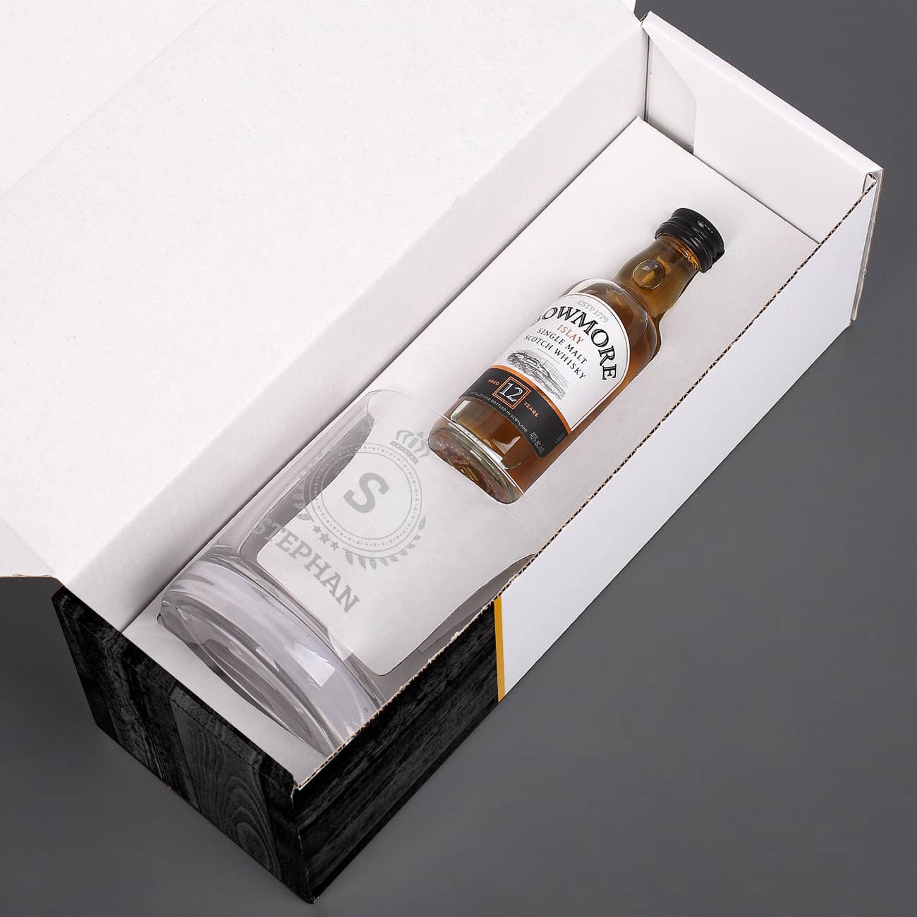 Bowmore Geschenk-Set mit graviertem Glas und 1 Miniatur-Flasche Bowmore 12 Jahre - Innen