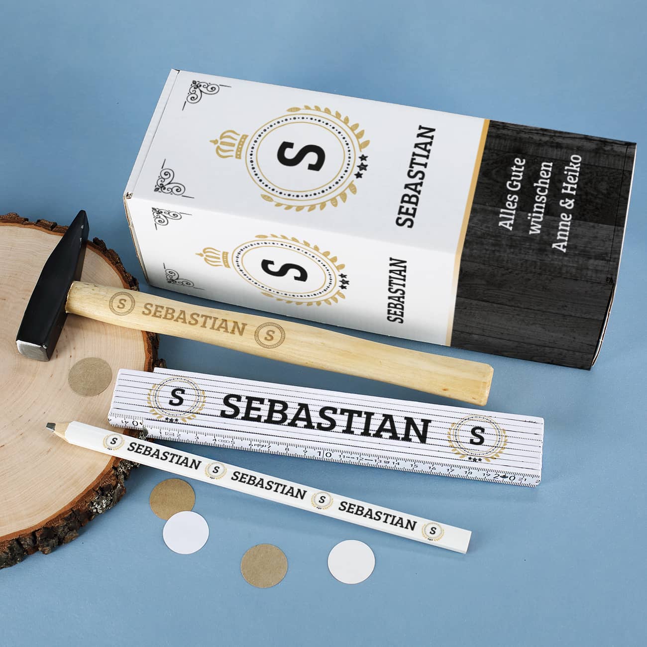 Geschenkset für Handwerker mit Hammer, Zollstock, Bleistift und persönlicher Verpackung