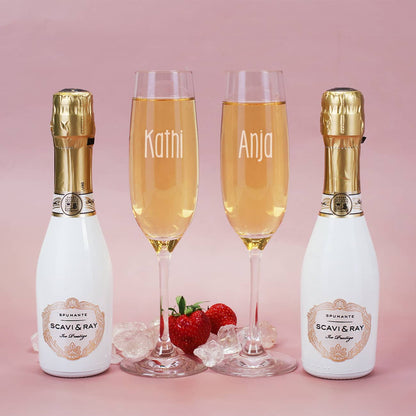 Sektgläser mit Namensgravur und zwei Piccolo Sektflaschen