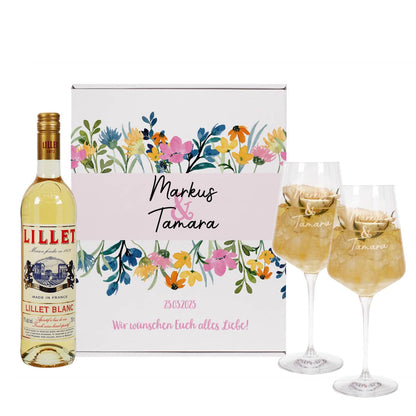 Romantisches Hochzeitsgeschenk mit Lillet, zwei gravierten Weingläsern und persönlicher Geschenkbox 