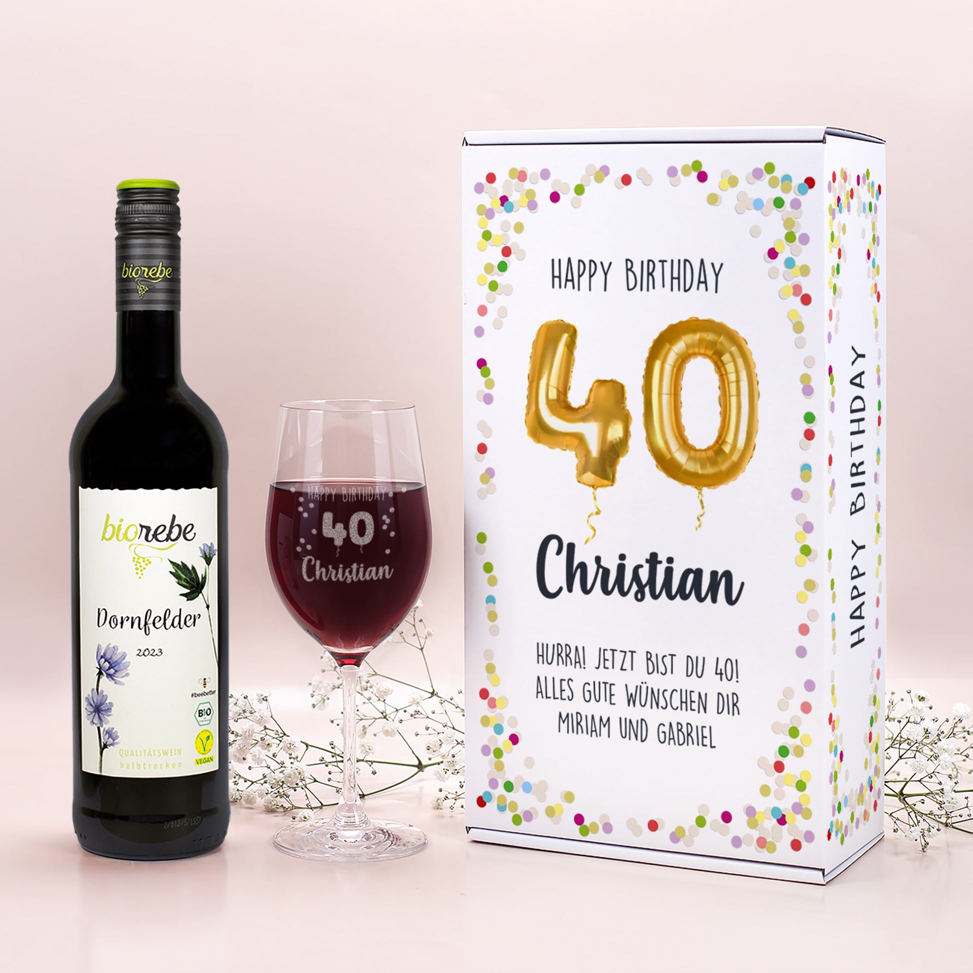 Geschenkset mit Biowein Dornfelder, graviertem Leonardo-Weinglas und Geburtstagsbox „Happy Birthday 40 Christian“ mit goldenen Luftballon-Zahlen und bunter Konfettoumrandung