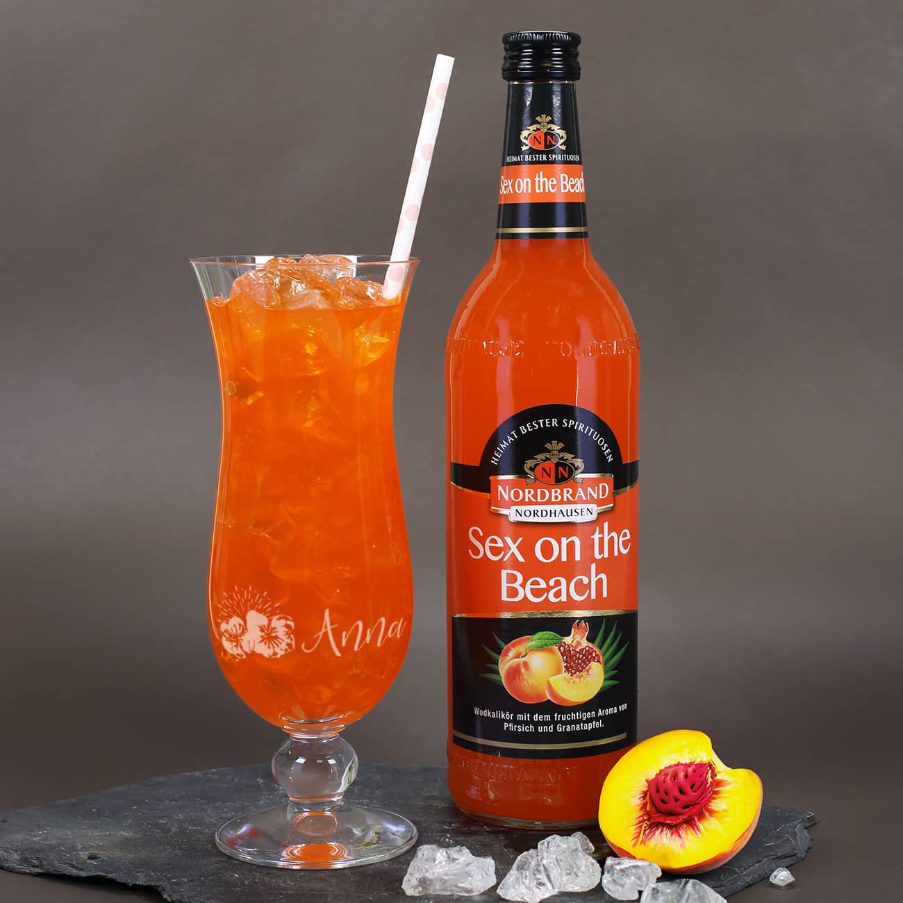 Hohes, kelchförmiges Cocktailglas mit Gravur des Wunschnamens