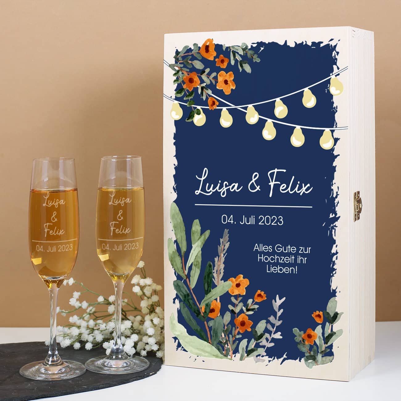 Geschenkset zur Hochzeit mit zwei persönlichen Sektgläsern und Präsentbox