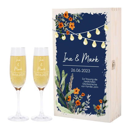 Persönliches Hochzeitspräsent - Gravierte Sektgläser mit Holzbox - gestaltet mit romantischen Wildblumen und Lampion-Aufdruck