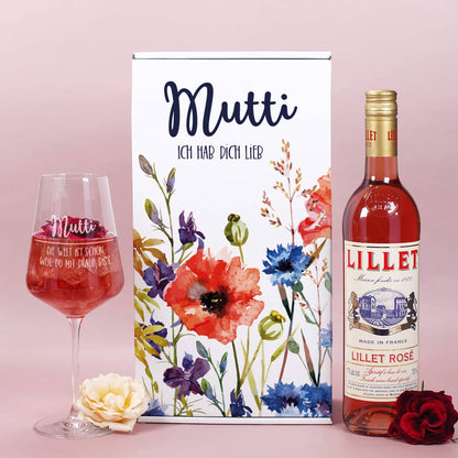Persönlicher Frühlingsgruß zum Muttertag als Lillet Geschenkset mit floraler Box und gravierten Glas