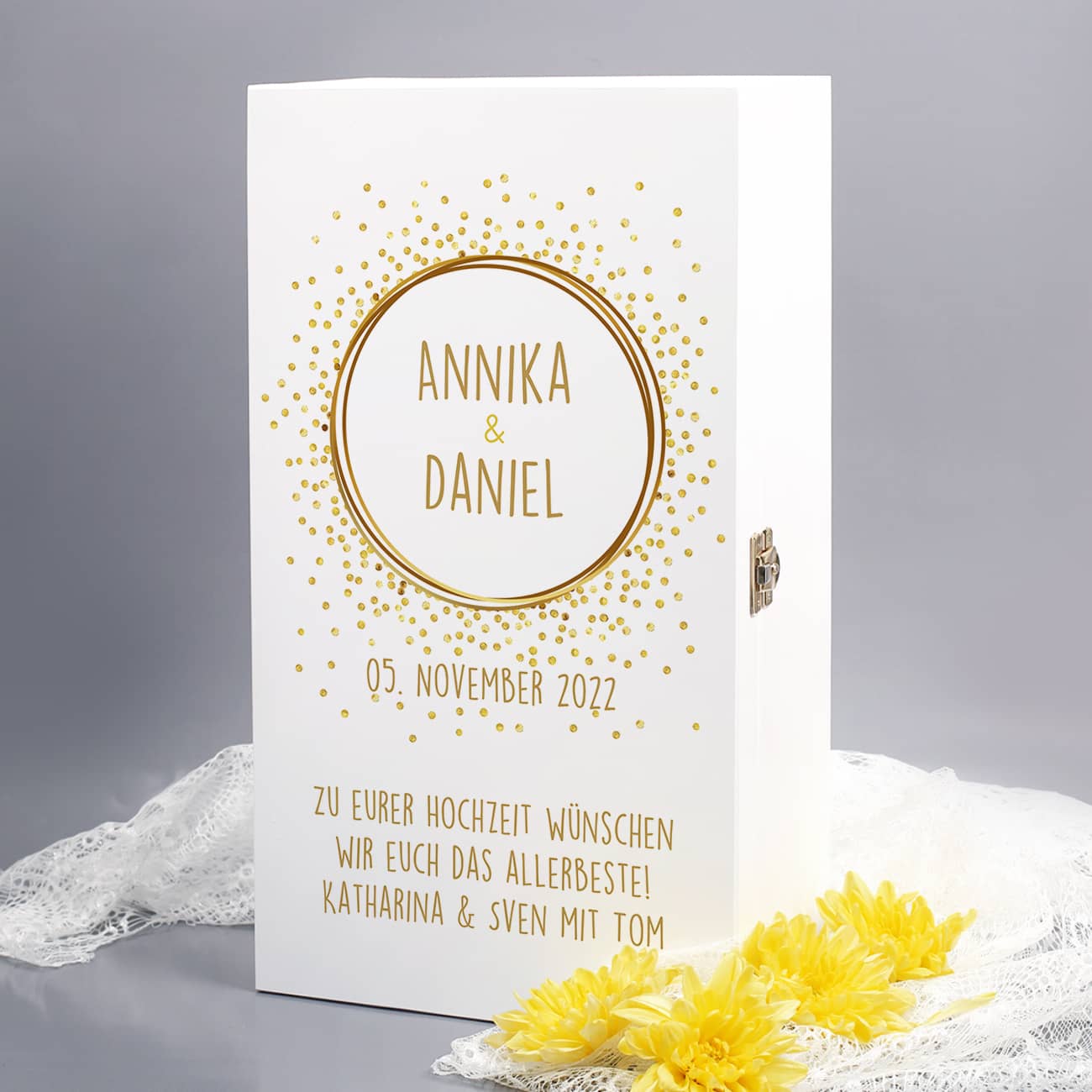 Weiß lackierte Holzbox zur Hochzeit