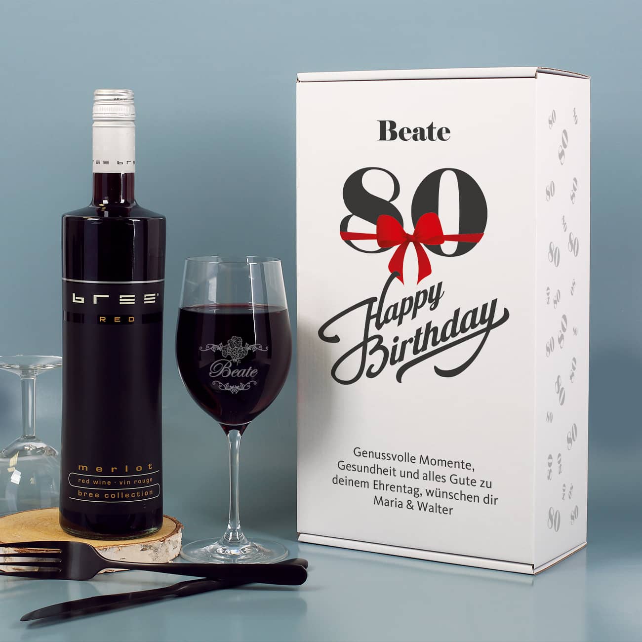 Weinset zum 80. Geburtstag mit Weinglas und Rotwein in bedruckter Geschenkverpackung