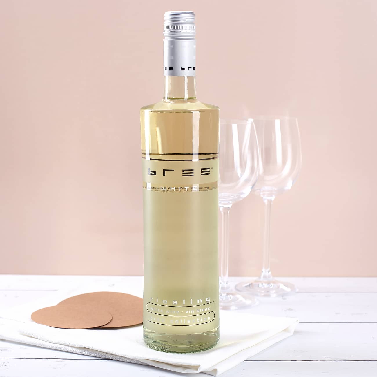 Weinset zum 80. Geburtstag mit Weinglas und Weißwein