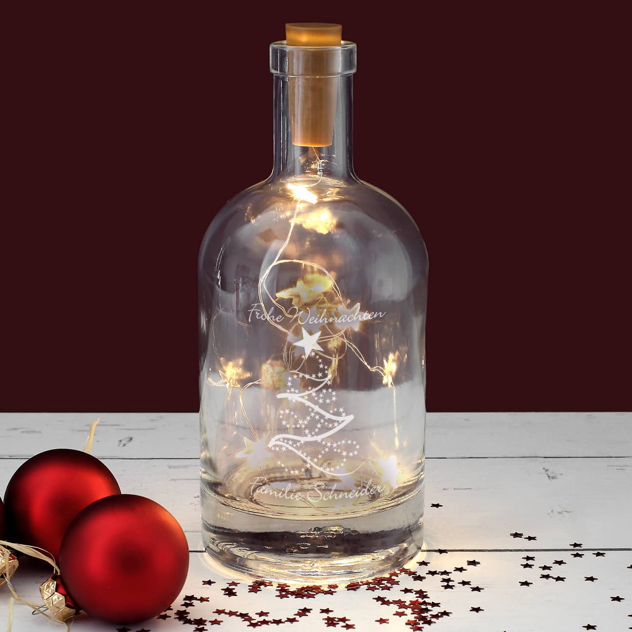 Tolle Karaffe mit persönlicher Gravur und Lichterkette als ausgefallene Geschenkidee zu Weihnachten 