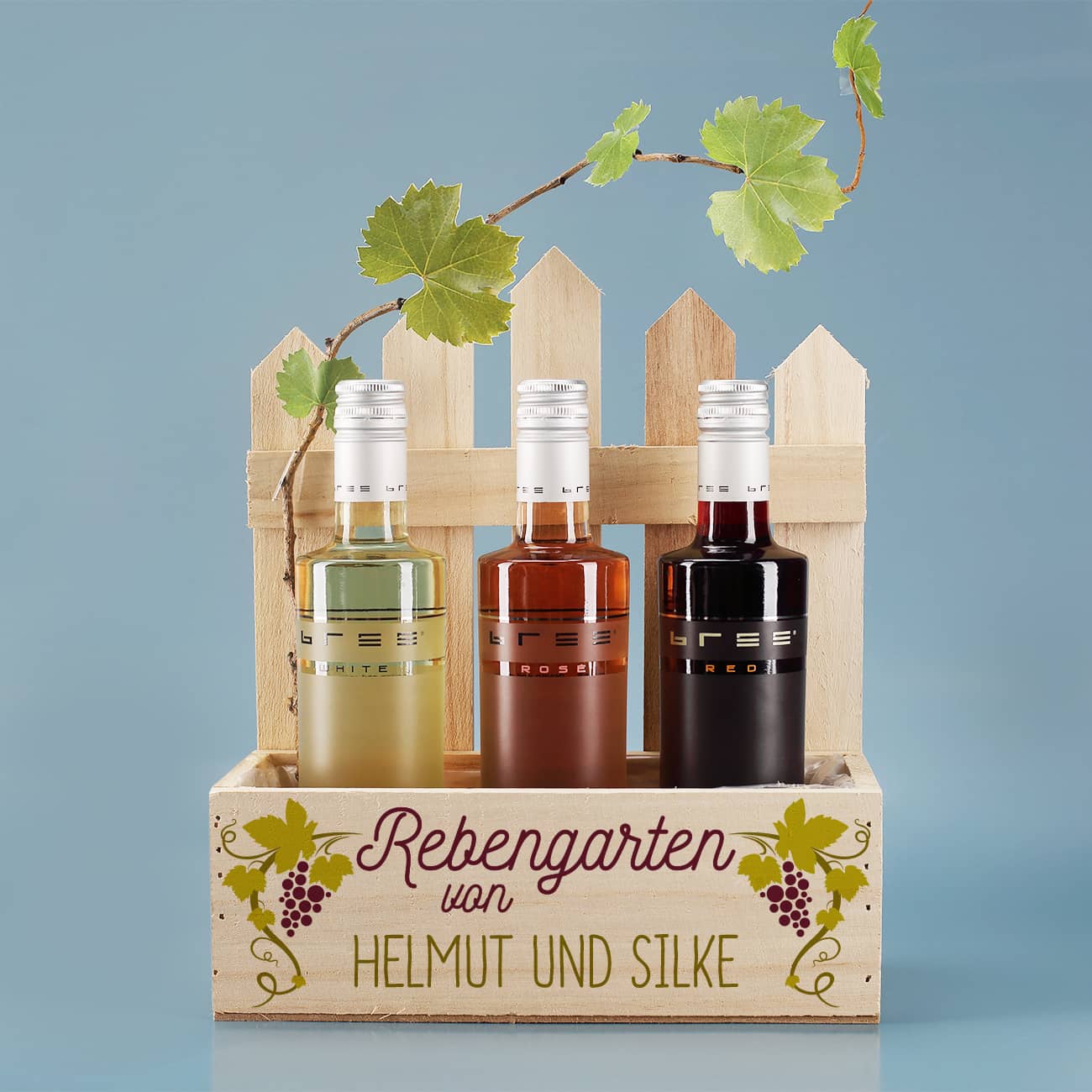 Personalisierter Druck auf Pflanzkiste mit Name nach Wunsch und mit 3 Weinflaschen
