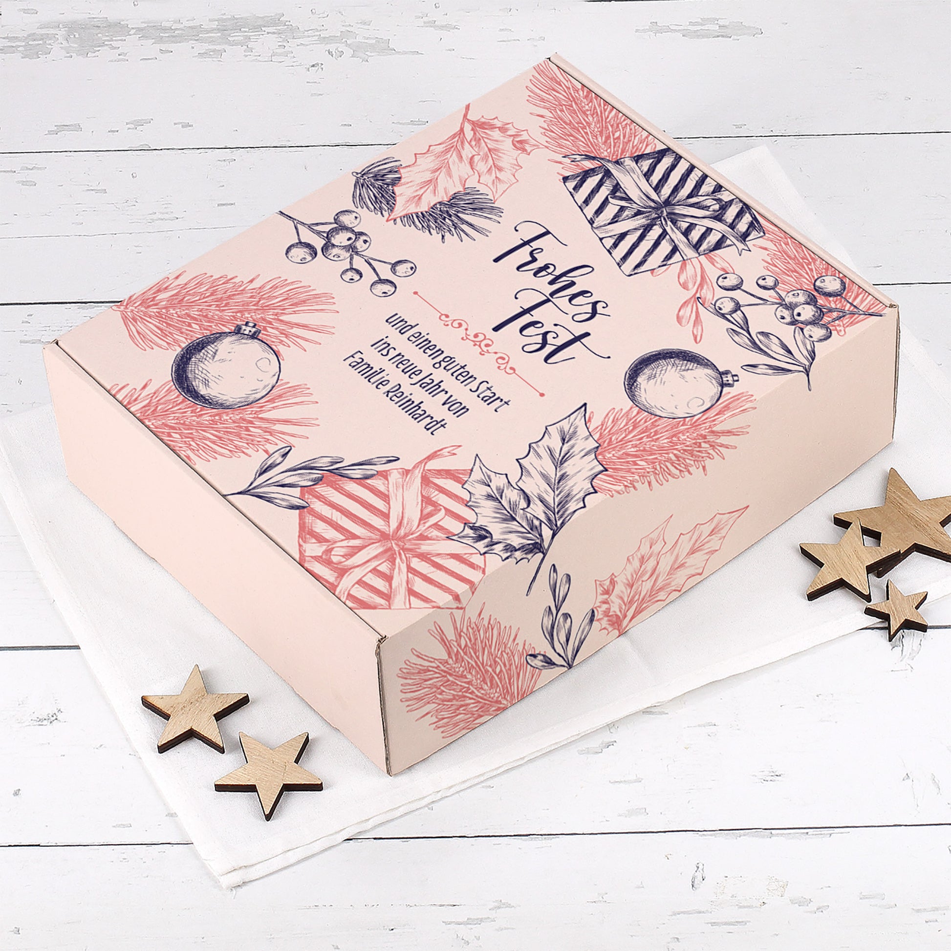 Geschenkbox „Frohes Fest“ mit weihnachtlichen Illustrationen und personalisiertem Text