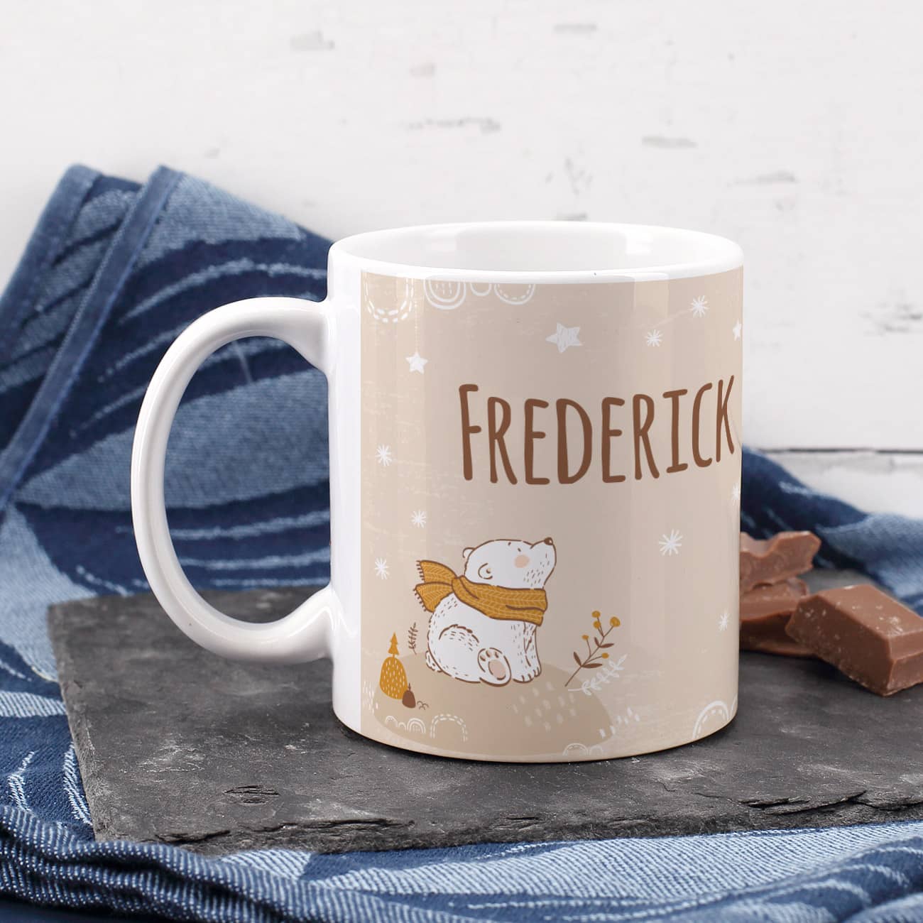 Tasse mit kleinem Eisbär mit Schal Motiv und Name personalisiert