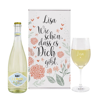 Geschenkset mit Fruchtsecco, personalisierter Geschenkverpackung und graviertem Glas