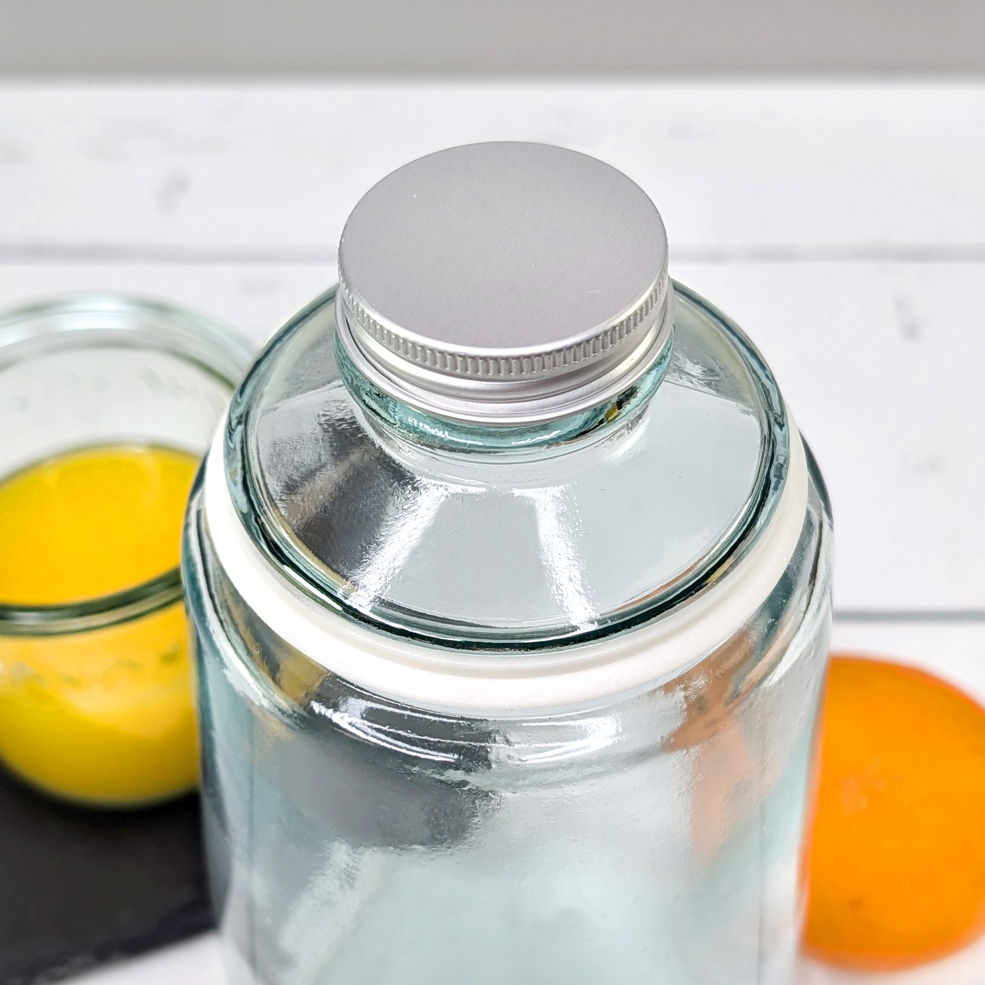 Nahaufnahme des Deckels aus Metall