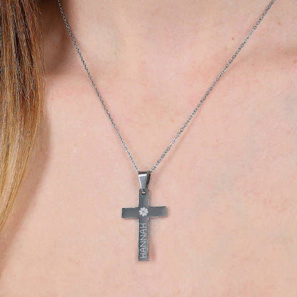 Halskette mit graviertem Kreuz zu Kommunion, Konfirmation, Taufe in Geschenkbox