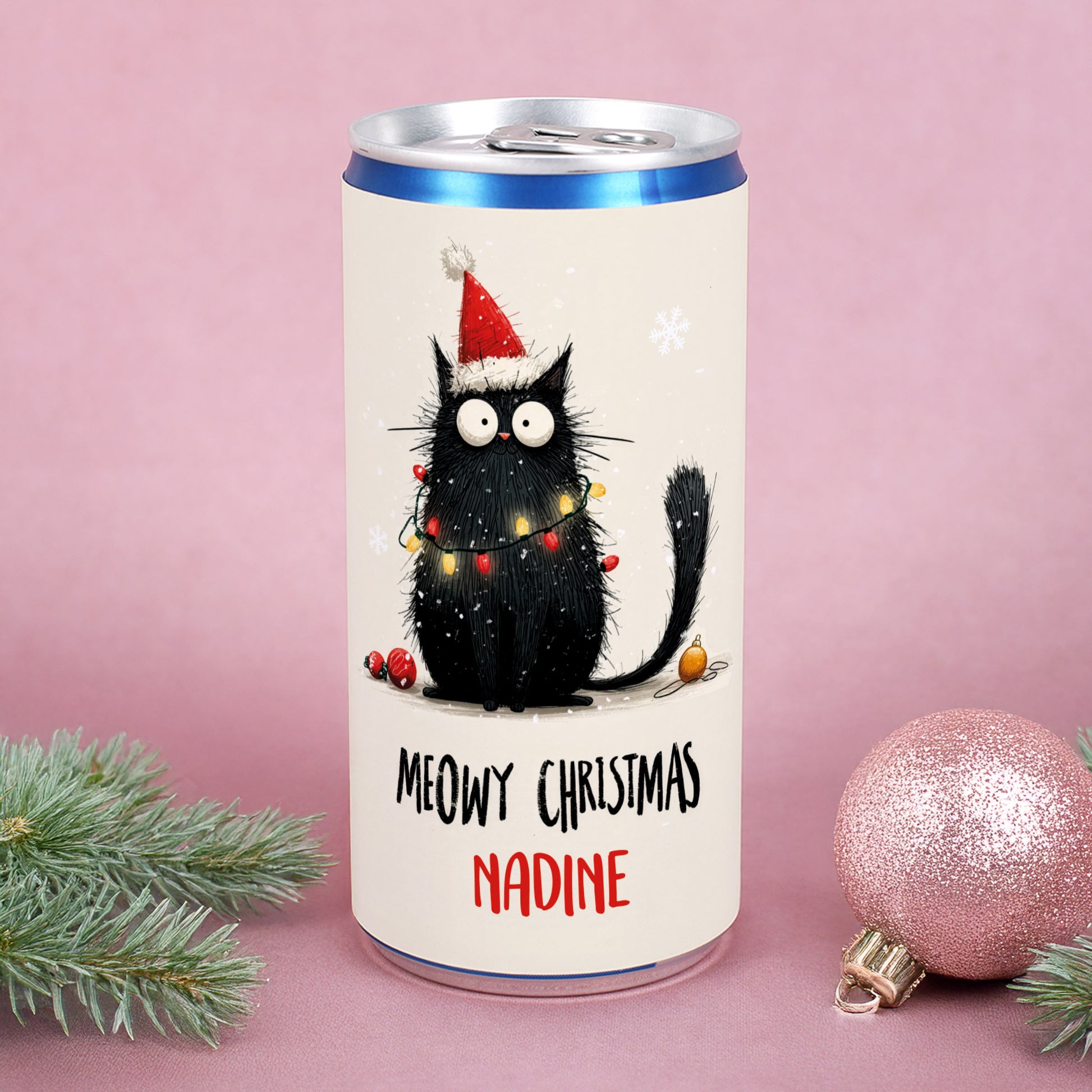 Personalisierte Prosecco-Dose Meowy Christmas mit Katze und Name Nadine im Weihnachtsmotiv