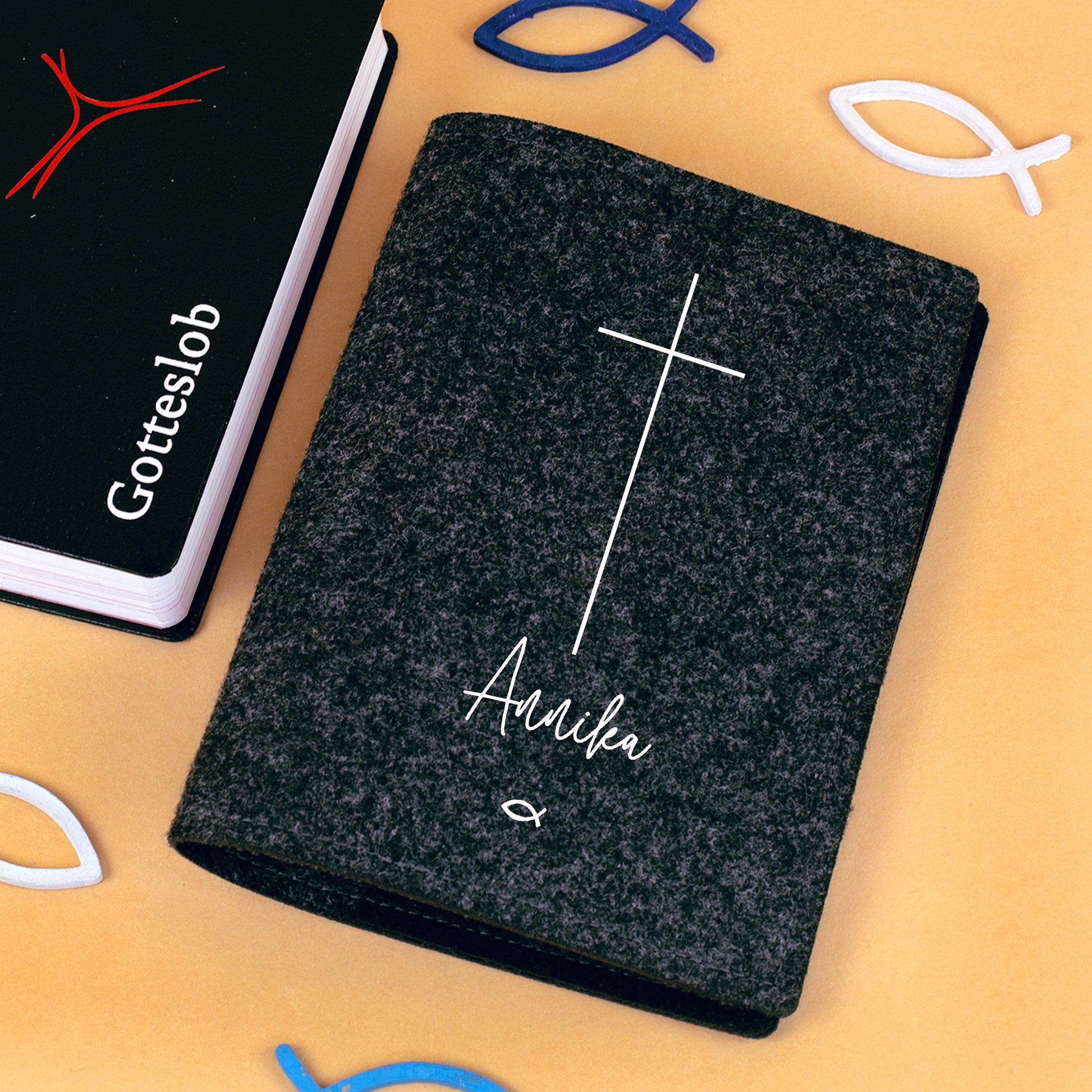 Anthrazit Filz-Schutzhülle für Gesangbuch oder Gotteslob mit Kreuz Ichthys Motiv und Name Anika
