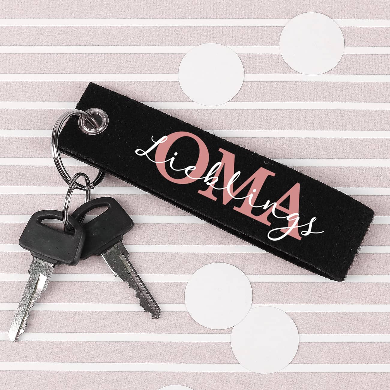 OMA Schriftzug mit Text personalisiert, beispielsweise Name oder Adjektiv