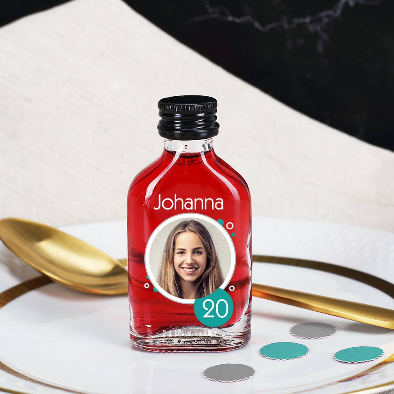 Ihr Wunschfoto auf 12 kleinen Fruchtlikören zum Geburtstag
