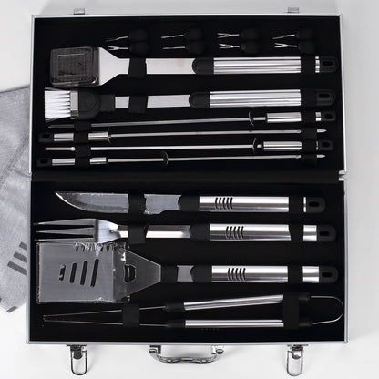 Grillset mit graviertem Koffer in zwei verschiedenen Größen