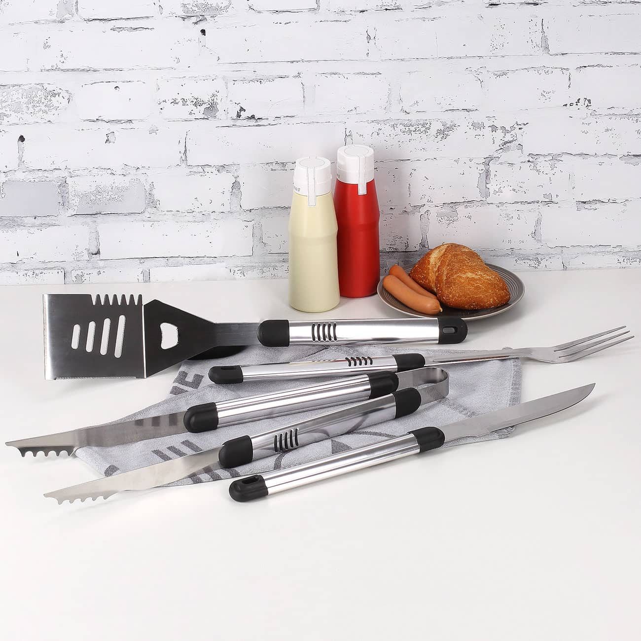 Grillset mit graviertem Koffer in zwei verschiedenen Größen