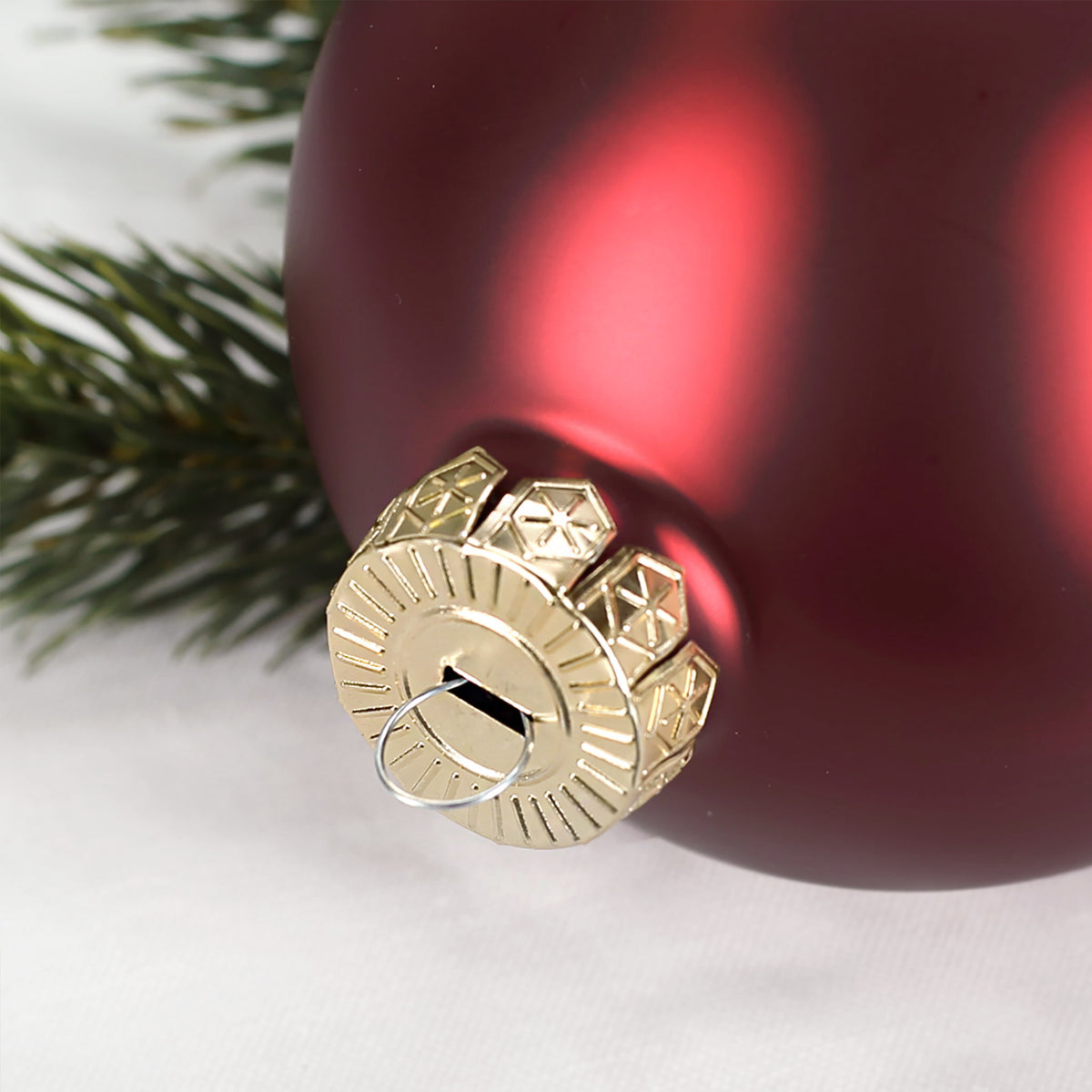 Weihnachtskugel mit Name graviert 'Frohe Weihnachten' | Christbaumkugel 8 cm in Burgund Rot