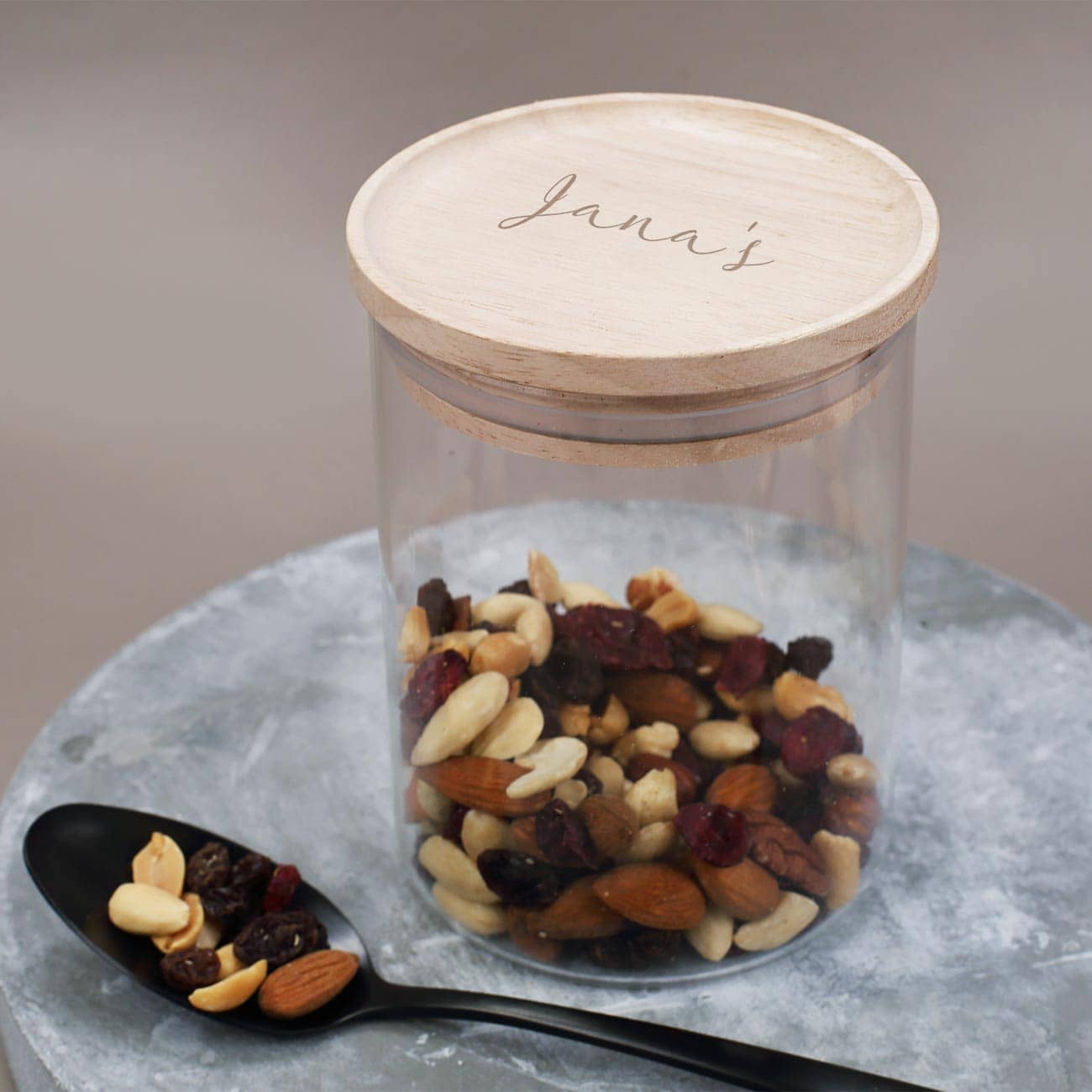 Kleine Glasdose mit Gravur auf dem Deckel