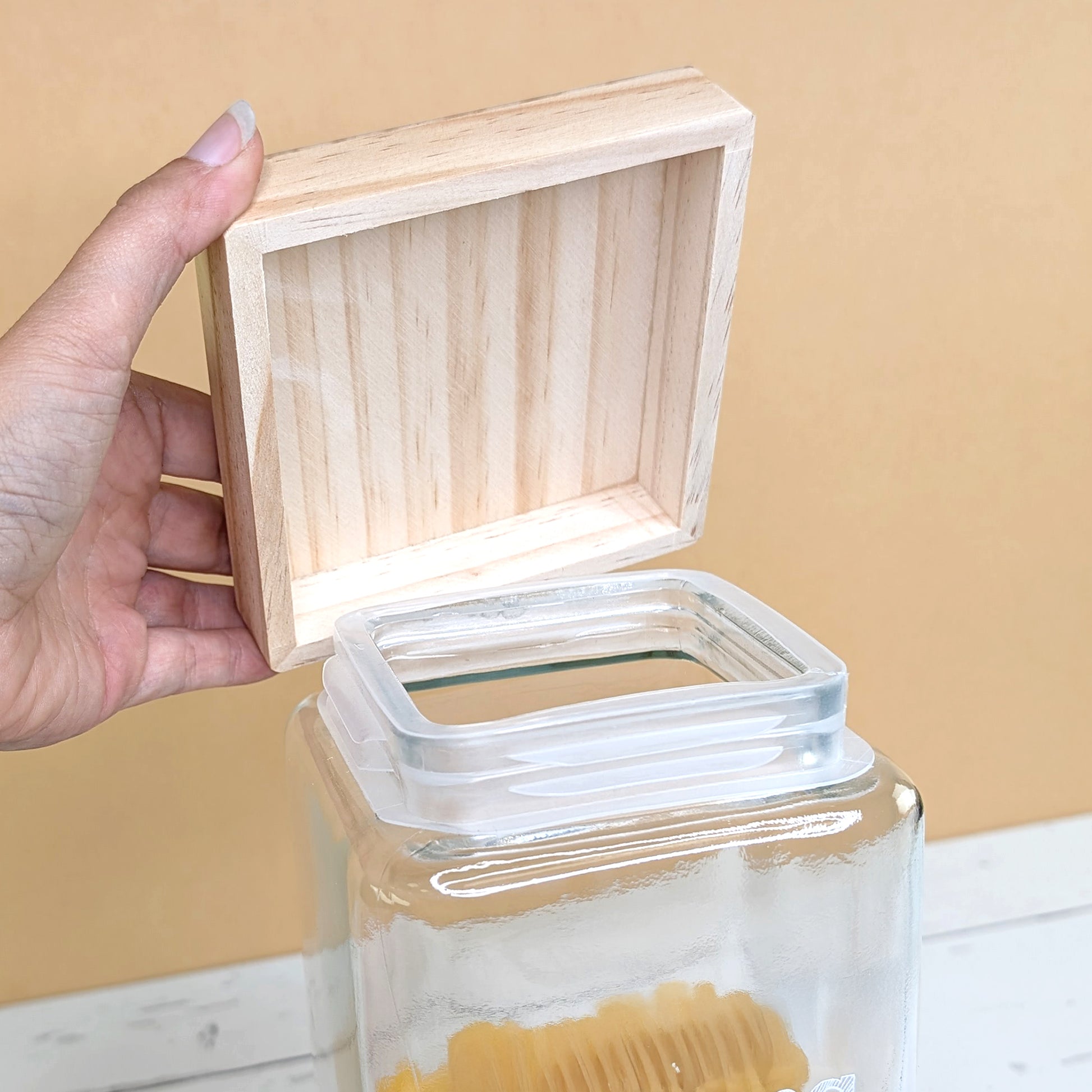 Deckelansicht der Glasdose mit luftdichtem Verschluss und Holzoptik