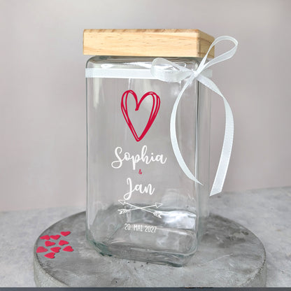 Vorratsglas mit Herz und Namen „Sophia & Jan“ – gefüllt mit Süßigkeiten, Personalisierung in weiß