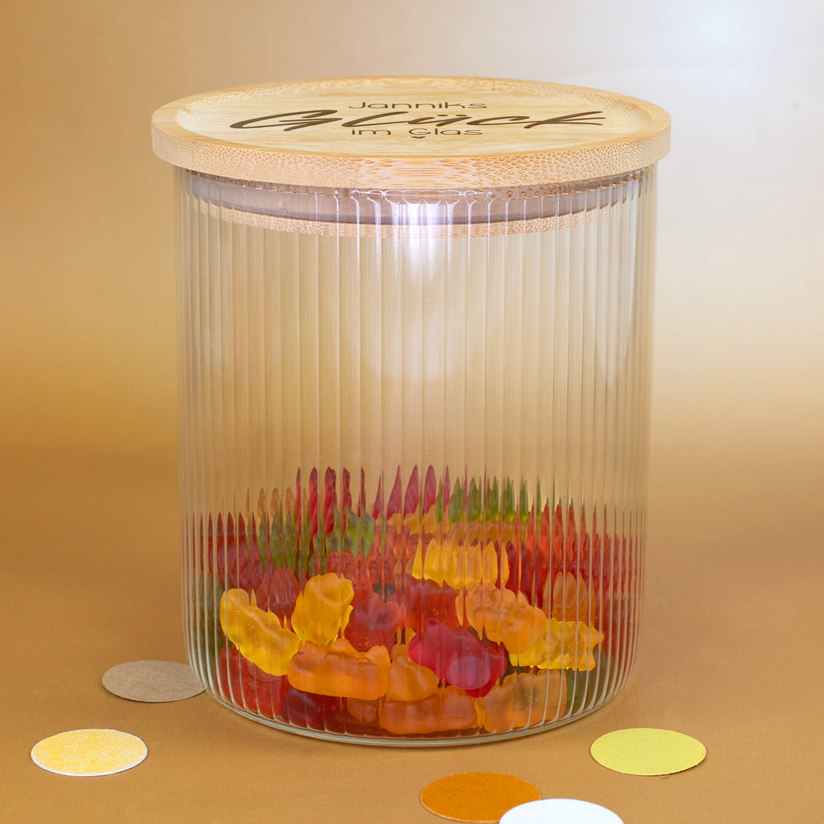 Glasdose Glück im Glas mit Name, Herz Motiv und Bambusdeckel als persönliches Geschenk