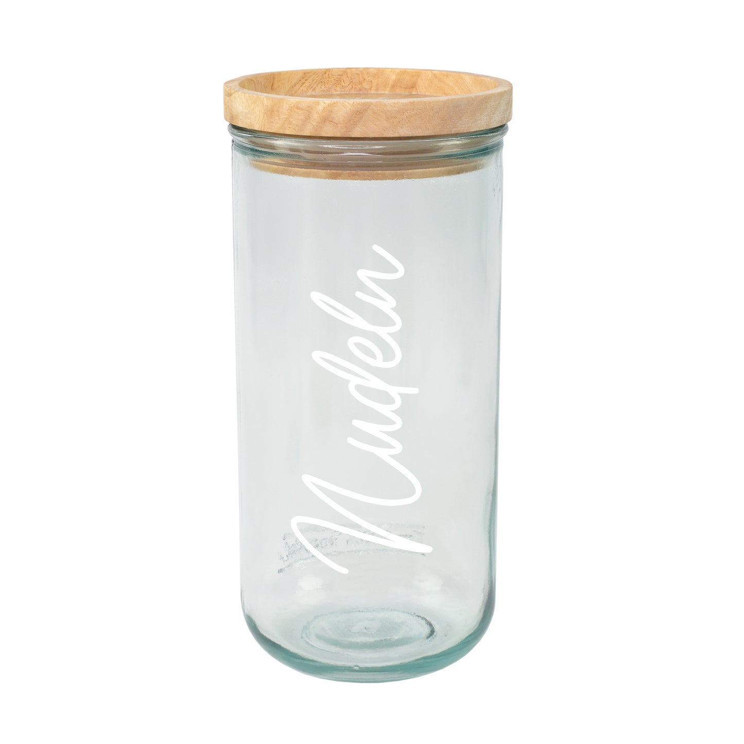 Leeres Vorratsglas aus recyceltem Glas mit Holzdeckel und weißem Wunschtext Nudeln vor weißem Hintergrund