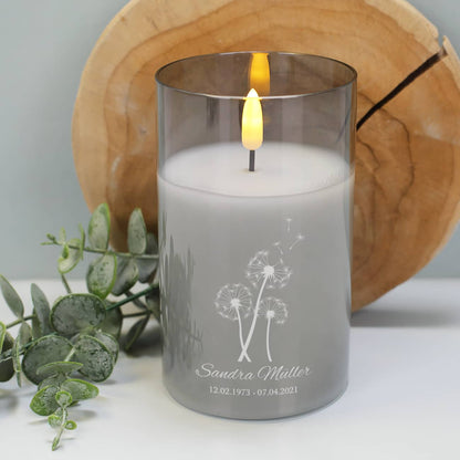 Trauerwindlicht mit Pusteblumen und flammloser Kerze