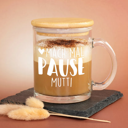 Glastasse mit Bambusdeckel und Aufdruck Mach mal Pause Mutti als Geschenk