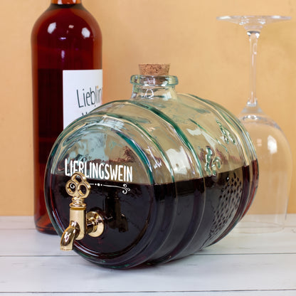 Personalisiertes Glasfässchen für Wein und Whisky mit Schriftzug Lieblingswein, Korken und goldfarbenem Hahn