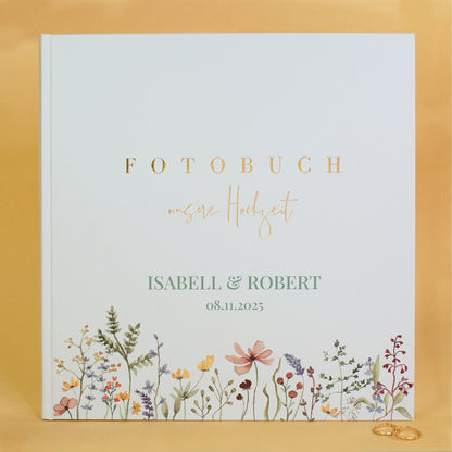 Hochzeitsalbum mit Wildblumen-Verzierung und edler Goldprägung als Geschenkidee