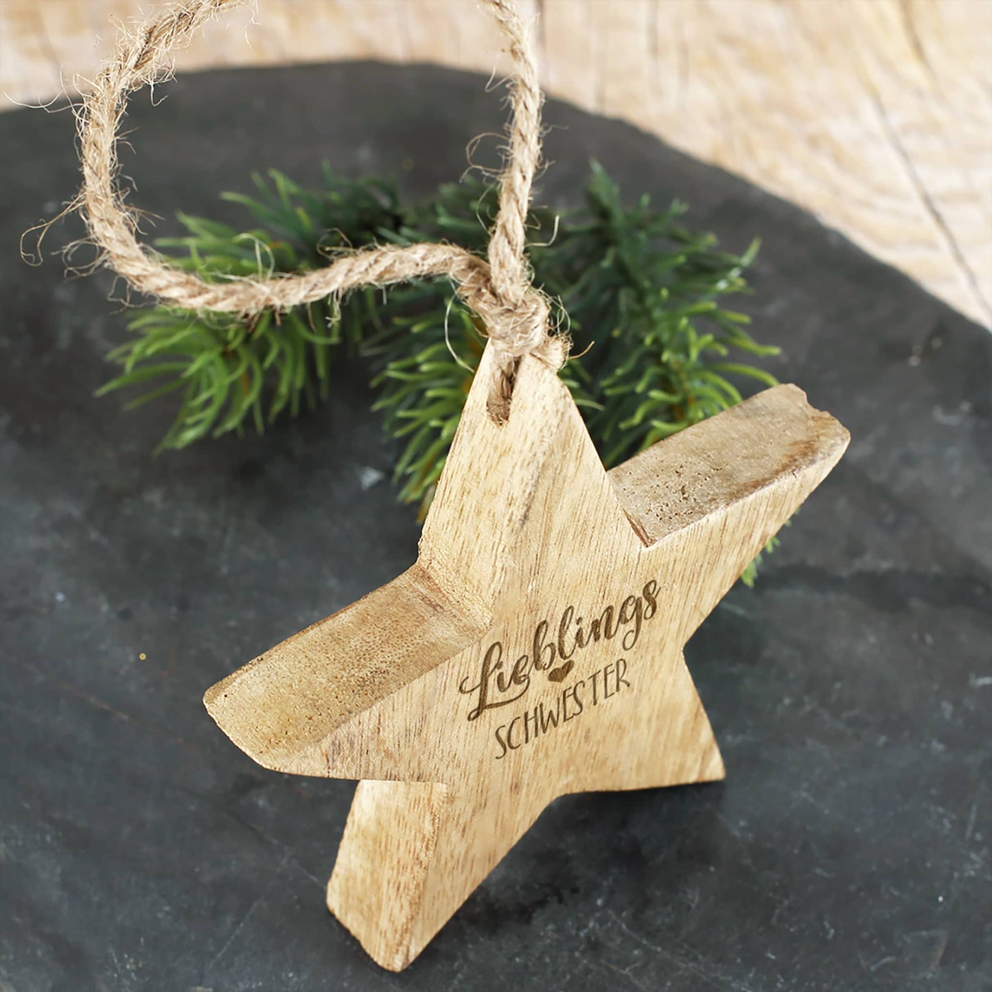 Stern zum Aufhängen mit personalisierter Gravur