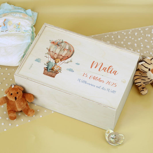 Erinnerungsbox zur Geburt mit Tieren in Heißluftballon, Name, Datum und Text