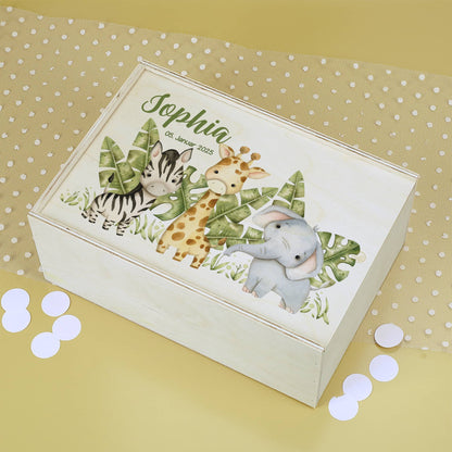 Erinnerungsbox mit Safaritieren, Wunschname und Geburtsdatum